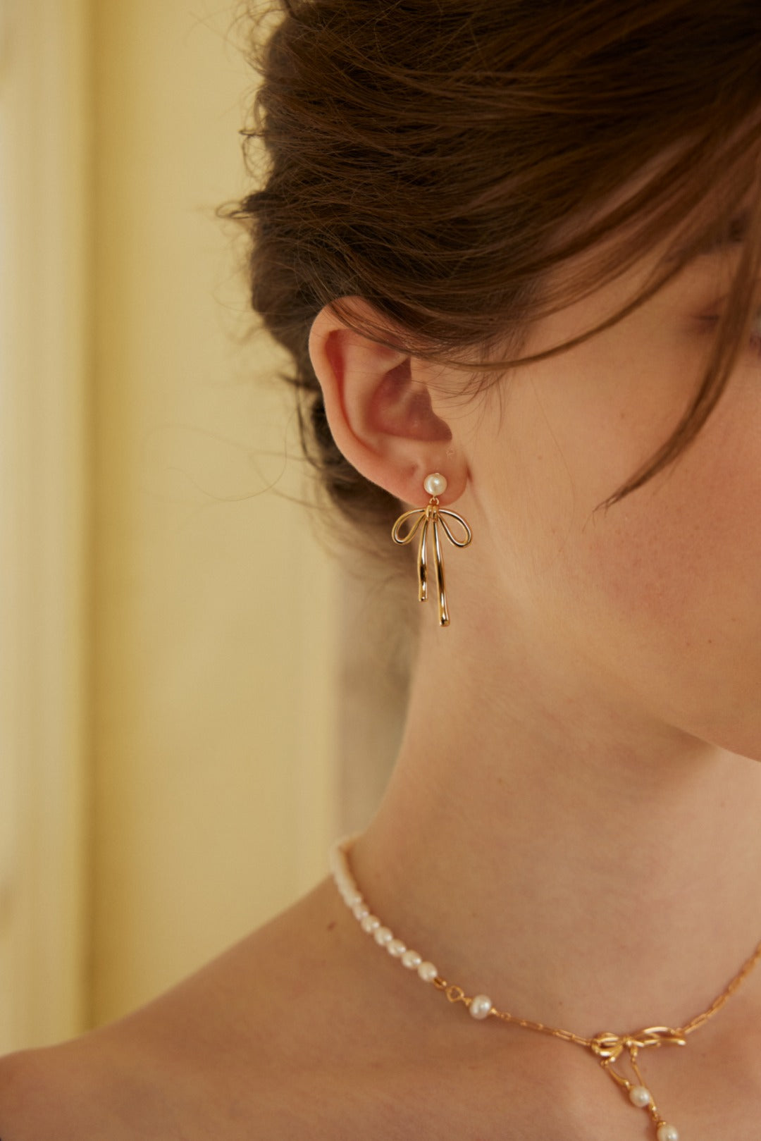 Elegant Pearl Bow Earrings - Add a Touch of Sophistication