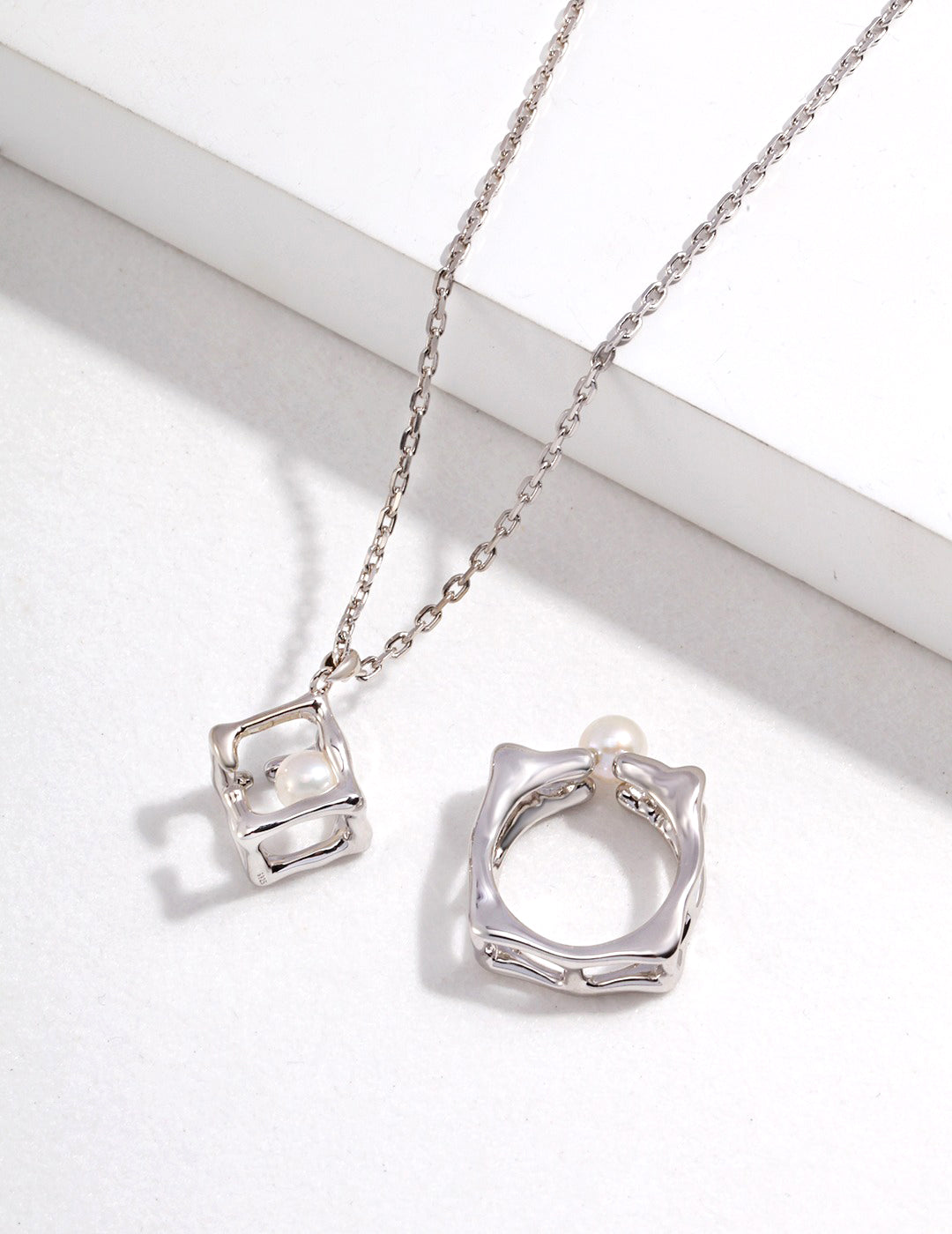 Geometric Hollow Square Pendant Necklace with Pearl Centerpiece