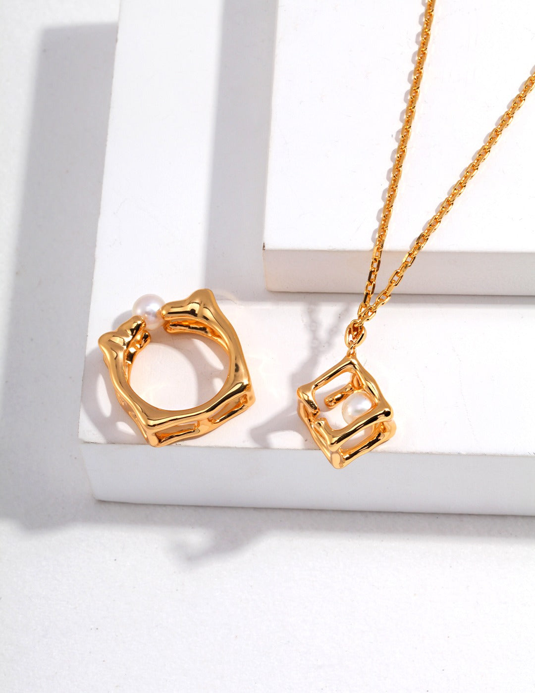 Geometric Hollow Square Pendant Necklace with Pearl Centerpiece