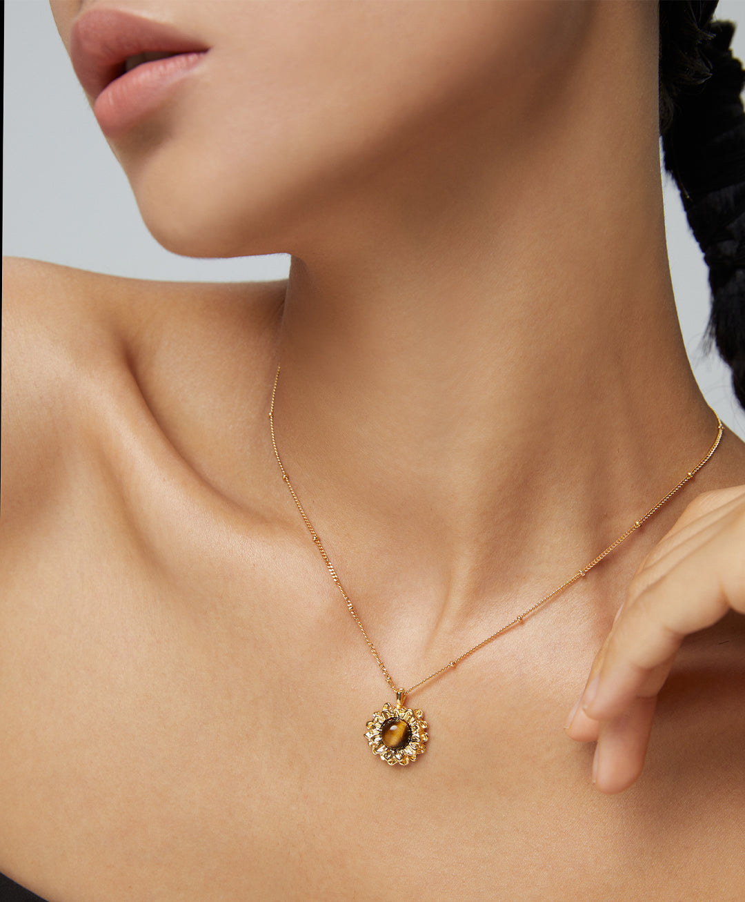 Pure Silver Tiger’s Eye Pendant Necklace – Unique and Timeless Design