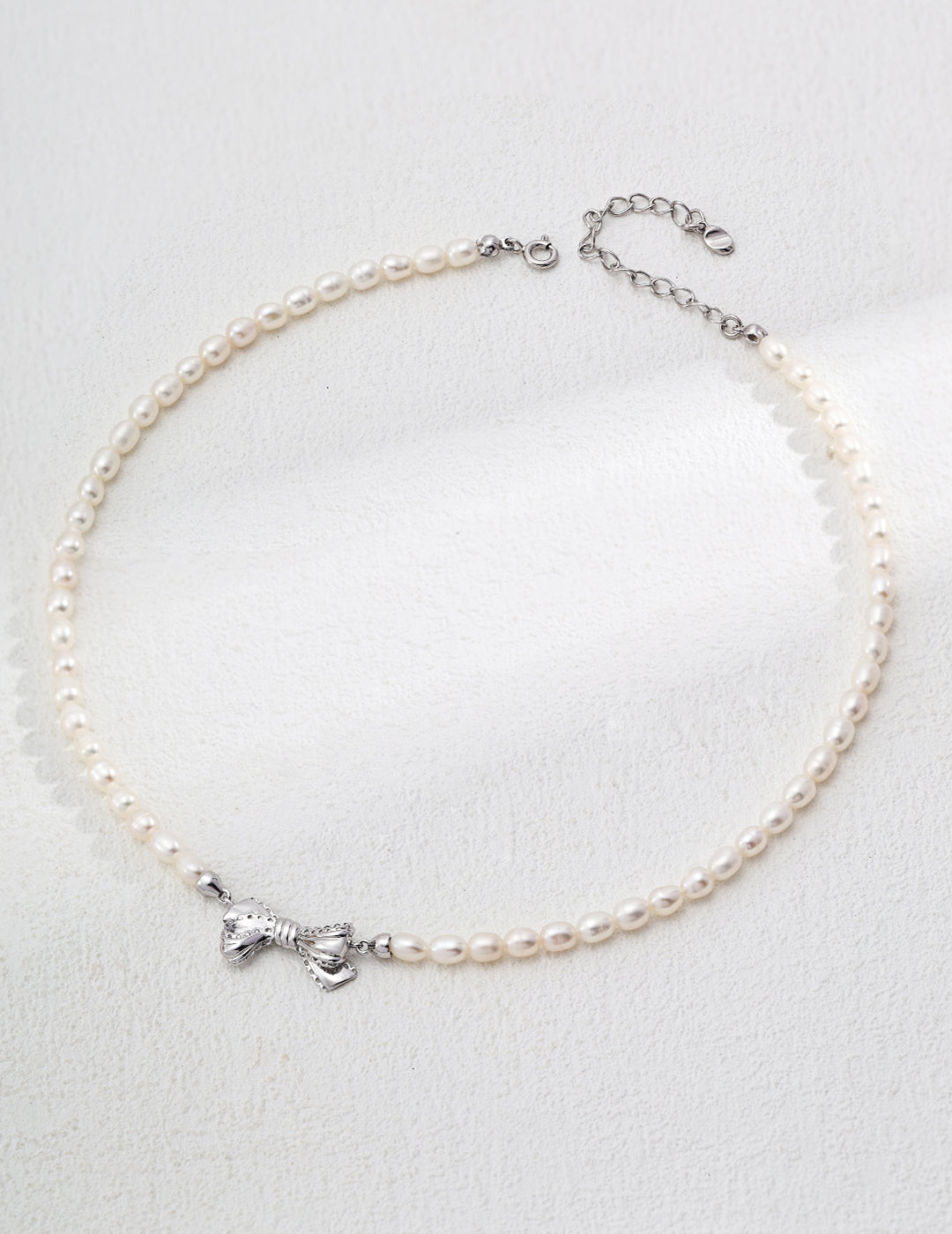 Classic Pearl Necklace with Bow Charm - Perfect for Any Occasion