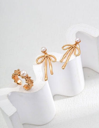 Elegant Pearl Bow Earrings - Add a Touch of Sophistication