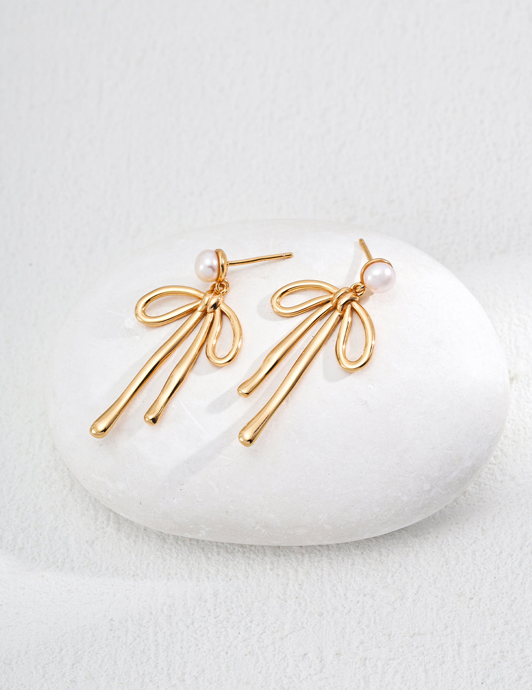 Elegant Pearl Bow Earrings - Add a Touch of Sophistication