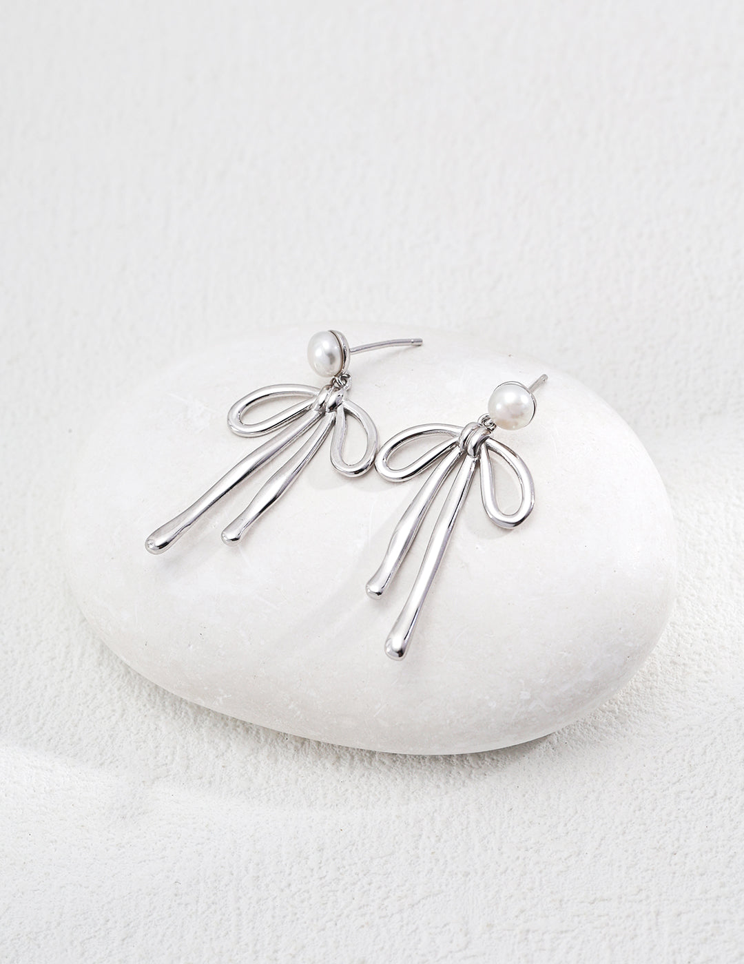 Elegant Pearl Bow Earrings - Add a Touch of Sophistication