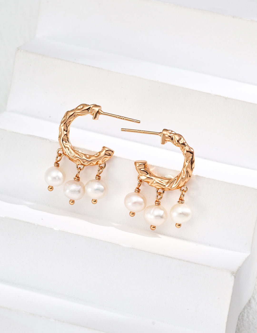 Minimalist Pearl Dangle Earrings – Perfect for Elegant Evenings