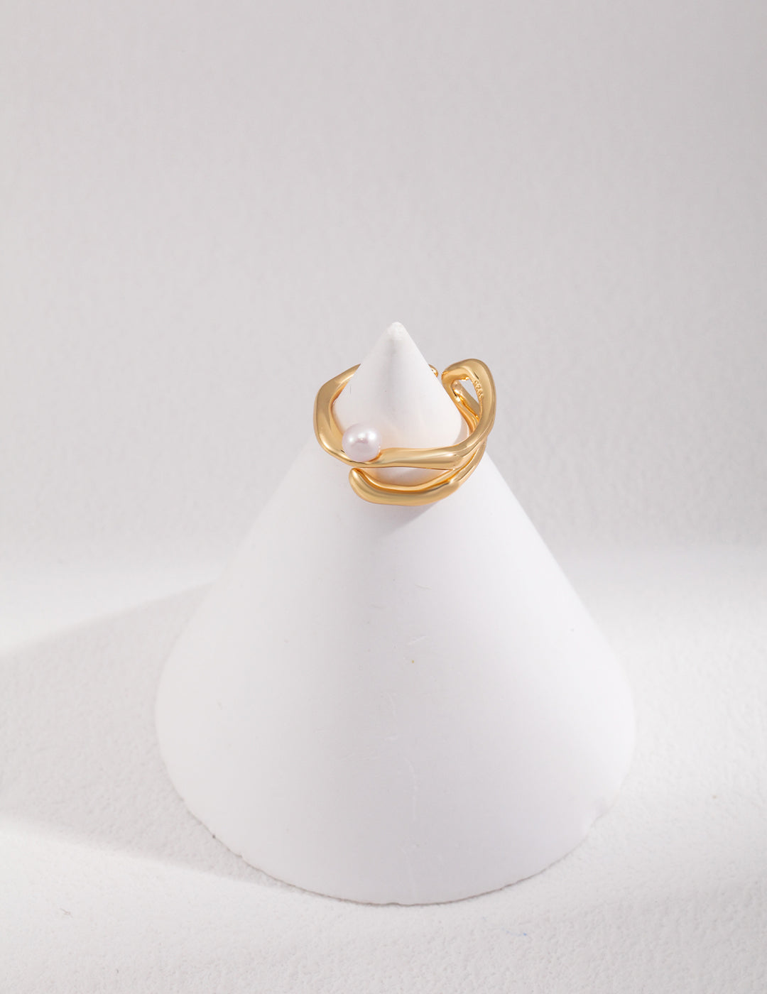 Fluid Design Nature-Inspired Silver Pearl Ring