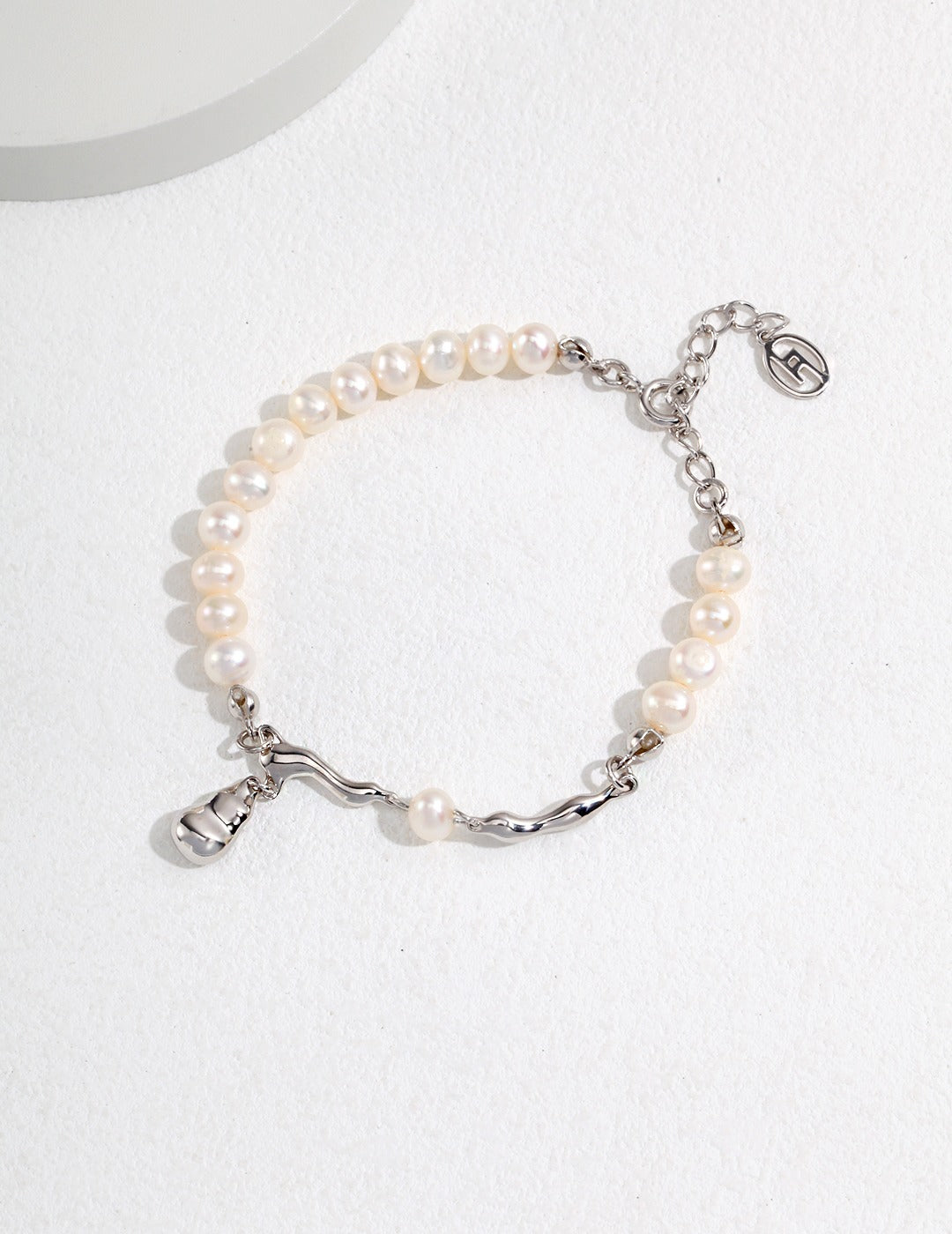 Fluid-shaped Sterling Silver Pearl Bracelet