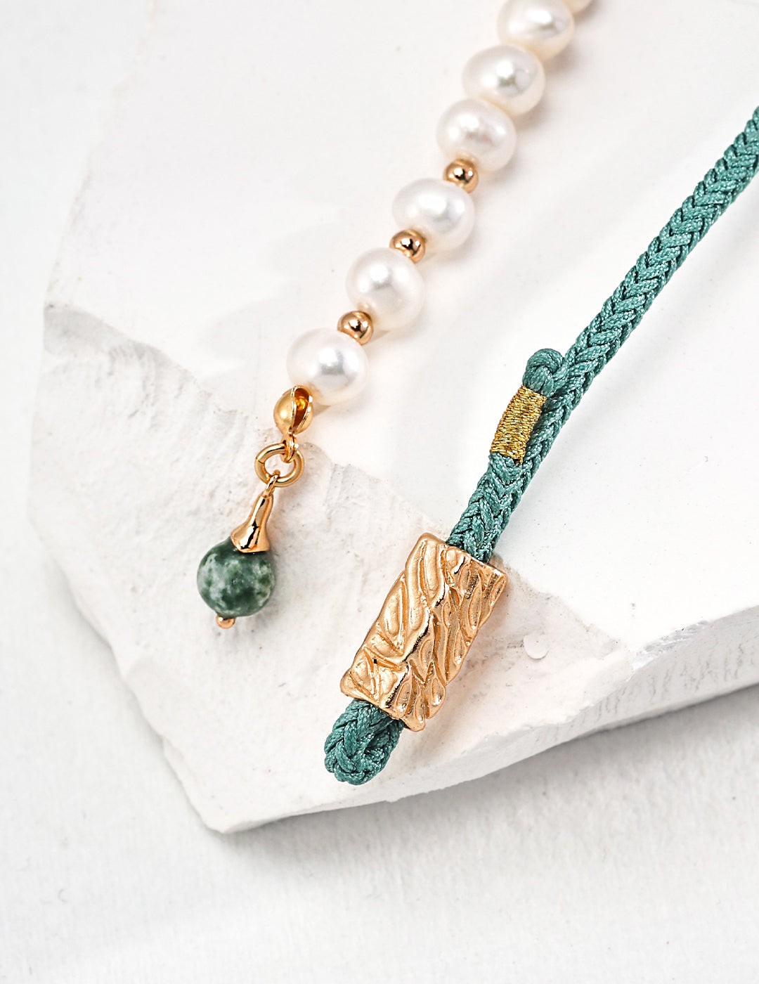 Green Aventurine and Pearl Bracelet with Gold Accents