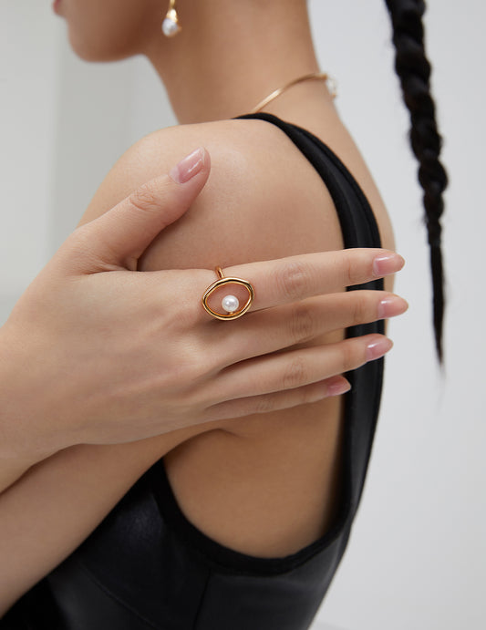 Elegant Silver Ring with Natural Pearl - Minimalist Design